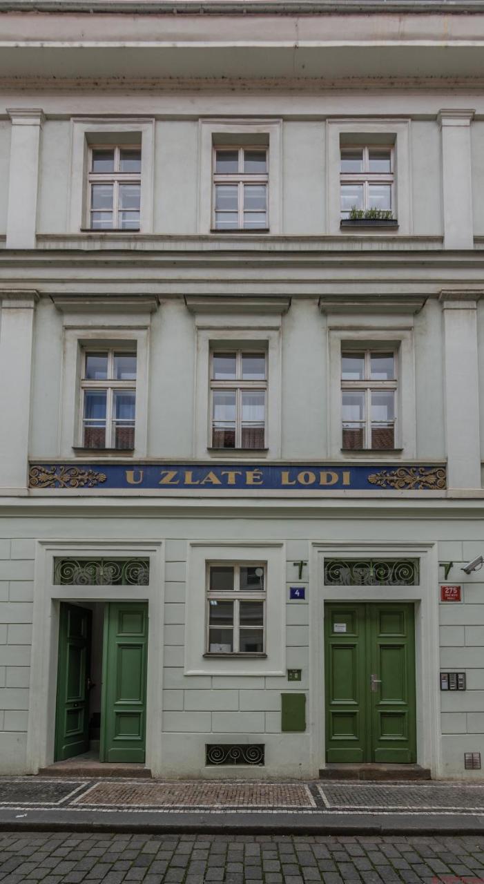 The Roadhouse Prague Hostel Exterior photo